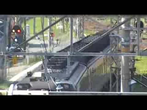 JR豊岡駅を発車する特急はまかぜ