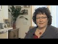 Part 1: Following the Welsh Government's 'U turn' on badger culling in north Pembrokeshire, in this episode aired 17 April 2012, Y Byd ar Bedwar heard from farmers claiming their livelihoods under threat due to the policy change, and investigates that people taking law into their own hands. Former agriculture minister Elin Jones told that she received personal threats from animal rights campaigners when she was working on the plan to cull the wild animals.