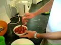 Un Français \"prépare\" de la cuisine coréenne Un Français \"prépare\" de la cuisine coréenne