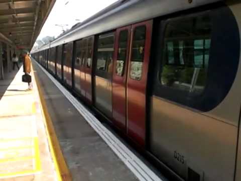 回廠列車 ( SP-1900 ) 駛經港鐵大埔墟站 3 號月台