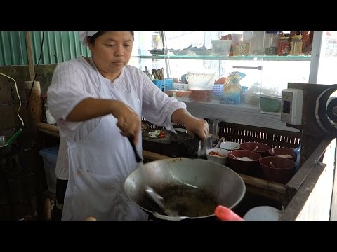 Gai phat met mamuang himmaphan - Chicken with cashew nuts