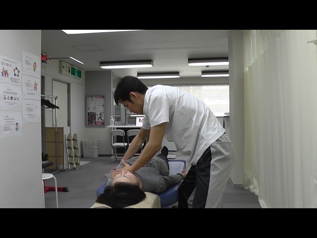 【施術動画】巻き肩を矯正してバストアップ