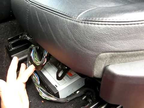 How to Remove Radio / Navigation from 2005 Land Rover for Repair