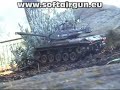 Anche se siete dei pacifisti convinti, sarà molto divertente simulare delle vere e proprie battaglie con questo Carro armato radiocomandato con motore elettrico scala 1:16 montato e pronto all'uso. Il set include batteria 7,2V e relativo caricabatterie. Radio 4 canali disponibile in tre frequenza 27MHz. il raggio di azione del radiocomando, è di circa 40 metri. Essendo il radiocomando proporzionale, tutti i movimenti sono molto realistici .Il carro armato riproduce il rumore di accensione e spegnimento del motore, inoltre è dotato di effetti sonori che riproducono anche lo sparo del cannone e della mitragliatrice. Riproduce fedelmente lo scarico del fumo del motore, inoltre ha il  Dispositivo di sparo (pallini 6mm). Sospensioni fedelmente riprodotte