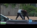 policia pelea con ladron