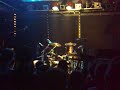 Concert à Bordeaux/Bègles du 06 Novembre 2008 de PAUL GILBERT (guitariste qui a joué avec SATRIANI, STEVE VAI et... je ne sais plus avec la bande des 3...il y a quelques temps maintenant). Avec un Très bon BASSISTE, bourré d'énergie! et bien sûr HONNEUR AU BATTEUR JEFF BOWDERS, il a assuré avec la double pédale. Un son clair bien posé. ECOUTEZ ET REGARDEZ ! Pat