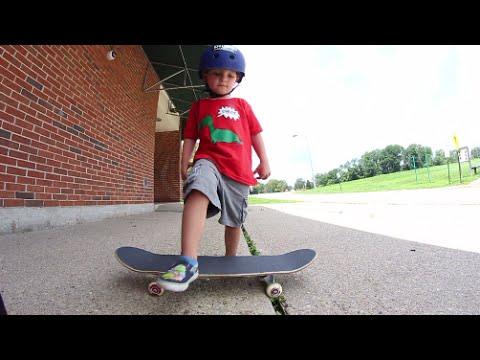 3 Year Olds FIRST SKATEBOARD TRICK!