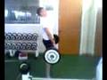 matteo k fa gli stacchi in palestra