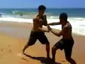 briga de dois imbecis na praia!!!
