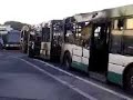 I RESTI DI UN AUTOBUS BRUCIATO I RESTI DI UN AUTOBUS BRUCIATO