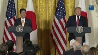 President Trump a ministerský předseda Japonska Šinzo Abe - tiskovka