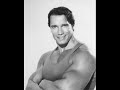Arnold Schwarzenegger nimmt anrufe entgegen Arnold Schwarzenegger nimmt anrufe entgegen