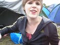 KOM STICK TUNGAN GENOM H�LET H�R