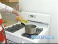 videos de How to Make a Middle Eastern Dinner : Heating Oil For Frying Falafel