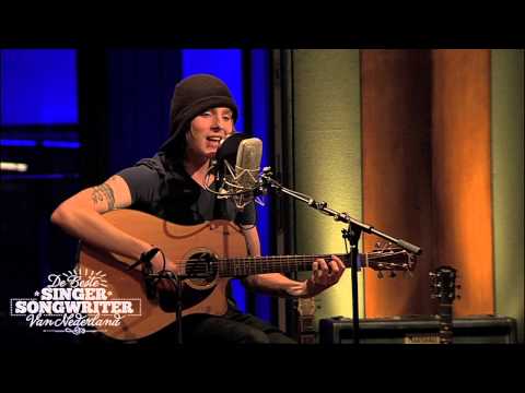songwriter - Nog véél meer informatie op: http://www.debestesingersongwriter.nl. De songtekst: It's true that they say That love, Is a choice But since when are words mor...