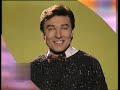 karel gott & darinka - fang das licht 1985

(karel):
fang das licht von einem tag voll sonnenschein
halt es fest, schliess' es in deinem herzen ein.
heb' es auf und wenn du einmal traurig bist,
dann vergiss nicht, dass irgendwo noch sonne ist.

(darinka):
fang das licht von einer nacht voll sternenschein
halt es fest, schliess' es in deine tr�ume ein.
heb' es auf und wenn die dunkelheit beginnt,
dann vergiss nicht, dass irgendwo noch sterne sind.

karel: fang das licht! darinka: fang das licht!
karel: halt es fest! darinka: halt es fest!
beide: f�r den tag, an dem die hoffnung dich verl�sst.
karel: und glaubst du, dass es f�r dich kein wunder gibt,
beide: dann vergiss nicht, dass jemand da ist, der dich liebt!

(beide):
fang das licht von einem tag voll sonnenschein
halt es fest, schliess' es in deinem herzen ein.
heb' es auf und wenn du einmal traurig bist,
dann vergiss nicht, dass irgendwo noch sonne ist.

karel: fang das licht! darinka: fang das licht!
karel: halt es fest! darinka: halt es fest!
beide: f�r den tag, an dem die hoffnung dich verl�sst.
karel: und glaubst du, dass es f�r dich kein wunder gibt,
beide: dann vergiss nicht, dass jemand da ist, der dich liebt!

(beide):
und glaubst du, dass es f�r dich kein wunder gibt,
dann vergiss nicht, dass jemand da ist, der dich liebt!
dann vergiss nicht, dass jemand da ist, der dich liebt!