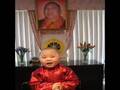 在聖密temple內一位廿七個月小活佛唱頌《大法器道行歌》