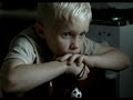 Program „Godne Dzieciństwo powstał w 2001 roku, w odpowiedzi na pogłębiająca się pauperyzacje polskiego społeczeństwa. Obecnie w Polsce, co 4 dziecko poniżej 15 roku życia jest niedożywione, a co 8 żyje w ubóstwie. Według raportu Głównego Urzędu statystycznego za 2007 r. 16% polskich rodzin doświadcza ubóstwa. W skrajnym ubóstwie żyje 6,6% naszego społeczeństwa, aw skrajnej biedzie 3,5 mln rodzin. Wynika z tego, że 1/3 Polaków (około 12 mln osób) na co dzień żyje w niedostatku i nie zaspokaja swoich elementarnych potrzeb tj.: brakuje im pieniędzy na jedzenie, opłaty za mieszkanie, higienę i edukację. Pośród tej grupy najbardziej zagrożone i cierpiące są dzieci. Według UNICEF-u skala ubóstwa dzieci w Polsce sytuuje nas na najgorszej pozycji wśród krajów rozwiniętych.