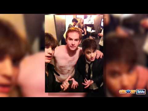 Justin Bieber Con Un Hombre Semi Desnudo