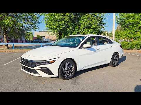 Used 2025 White HYUNDAI LIMITED image 1