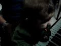 Beb� edgar-in toca el piano