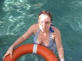 Rainbow Beach - Frollecking on the hostel pool