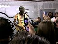 Keziah Jones playing live in the Parisian subway Keziah Jones playing live in the Parisian subway