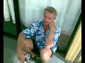 Bloke talking aliens