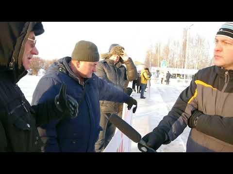 Митинг работников ООО "Отделстрой" у здания администрации Советского района (ХМАО-Югра)