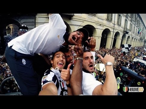 JuveX3, la parata scudetto come non l'avete mai vista - Victory parade uncut JuveX3, la parata scudetto come non l'avete mai vista - Victory parade uncut