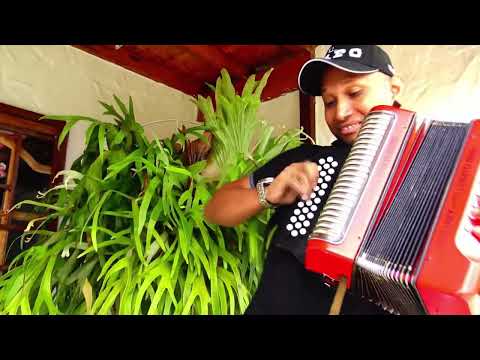 Tercer video de CARLOS RAY Y SU VALLENATO .10