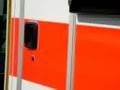 Rettungswagen und Einsatzübung der Wasserwacht in Regensburg