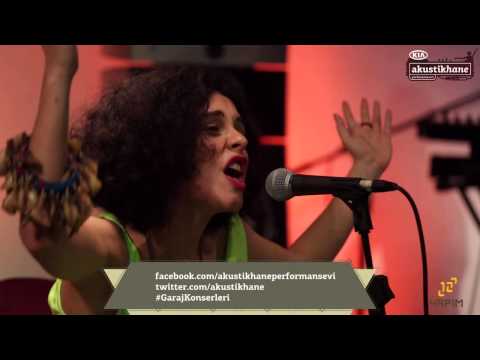 geronimo - Söz : Yasemin Mori Müzik : Yasemin Mori & Korhan Futacı & Barlas Tan Özemek http://www.akustikhane.com facebook.com/akustikhaneperformansevi twitter.com/akus...