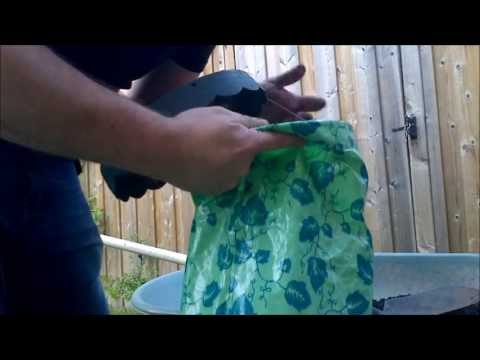 how to fertilize upside down tomatoes