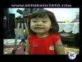 Menina encantadora cantando - passe para quem vc amanha