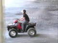 Kinder beim Spielen - Quads im Gelände Kinder beim Spielen - Quads im Gelände