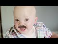 Bebé con bigote