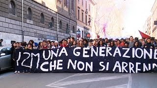 İtalya'da öğrenciler yeni eğitim reformunu protesto etti