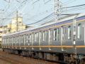 本格運用を始めた南海新8000...