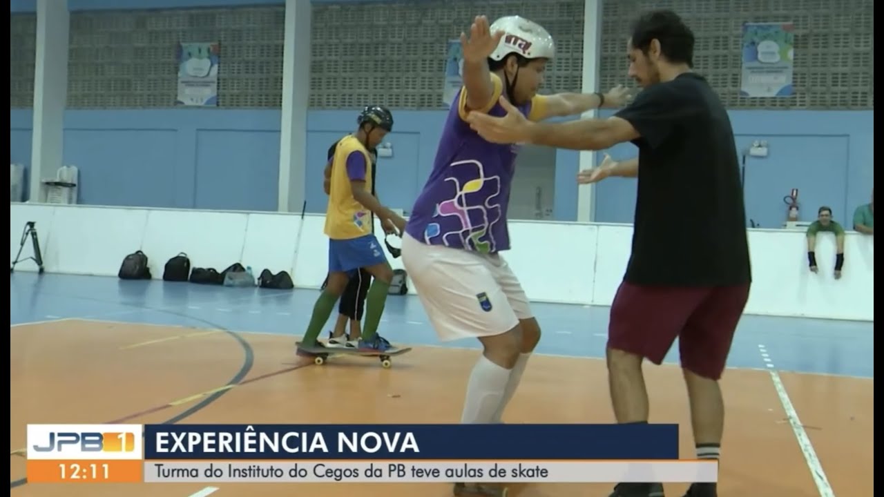 Usuários do ICPAC participam de aula de skate para pessoas com deficiência visual - Reportagem JPB