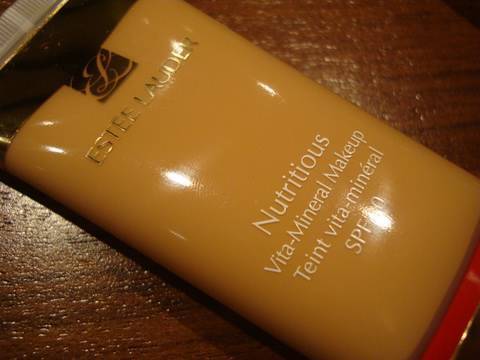 Een review van de Estée Lauder Nutritious Vita-mineral makeup SPF10, 