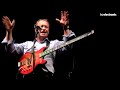 Get the heads up on Mark King's approach to bass! He talks about his headless bass, his choice of strings, amp, etc. And hear why Mark King decided to catch the Bass Amp 2.0 wave for the Level 42 30th Anniversary Tour!