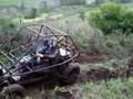 Gaiola rebocando Jeep