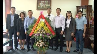 Đồng chí Nguyễn Đình Trung, Phó Chủ tịch UBND thành phố chúc mừng doanh nghiệp ngành Than