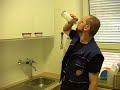 Das Thema Hygiene spielt an Trinkwasser-anlagen eine immer größer werdende Rolle. Chemische Wasserbelastung, Folgen von Stagnation und auch die Legionellenproble-matik erregen zunehmend die Aufmerksam-keit der Kunden. Und hier und da besteht auch der Wunsch nach einer ganz privaten Wasserprobe. Passieren dabei Fehler, kann das Ergebnis schockierend sein.