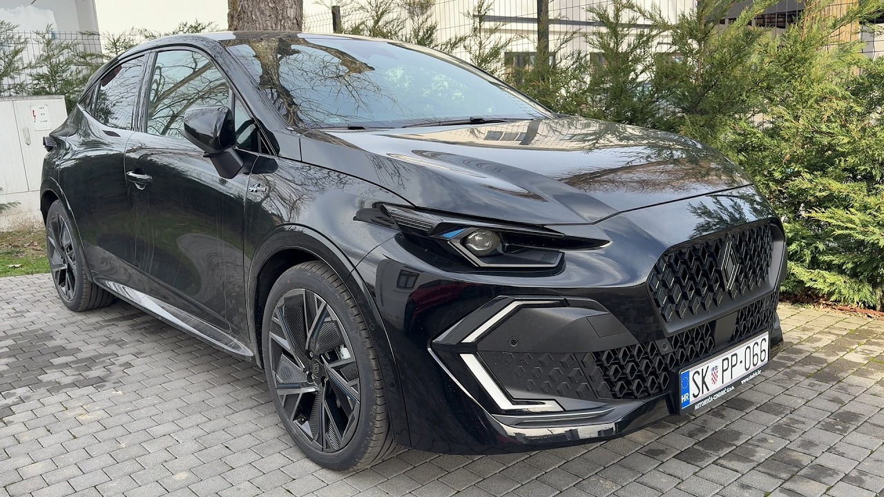 New RENAULT CLIO 6 2026 - FIRST walkaround & details (STARRY BLACK color)