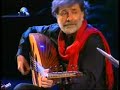 by http://guerrillaradio.iobloggo.com/

marcel khalif� est n� en 1950 � amchit au mont-liban. 

ses �tudes au conservatoire national de beyrouth le consacrent sp�cialiste du luth oriental. il contribue depuis � r�nover l'utilisation de cet instrument. 

de 1970 � 1975 marcel khalif� enseigne dans ce m�me conservatoire et dans d'autres institutions locales. en m�me temps, il donne des concerts de �oud� en soliste au proche-orient, en afrique du nord, en europe et en am�rique du nord. 

emprisonn� dans des techniques tr�s strictes, c'est gr�ce � des musiciens de sa qualit� que les possibilit�s du �oud� se sont de plus en plus d�velopp�es. 

en 1972 il cr�e dans son village natal un groupe qui a pour but de faire revivre l'h�ritage musical et la chorale arabe. les premi�res tourn�es ont lieu au liban. l'ensemble �al mayadine� voit le jour en 1976. enrichi de l'exp�rience du groupe local pr�c�dent, sa notori�t� d�passera les fronti�res du liban. marcel khalif�, accompagn� de son ensemble musical, commence � effectuer de nombreuses tourn�es dans les pays arabes, en afrique, en europe, aux etats-unis, au canada, en am�rique du sud, en australie, au japon et ce jusqu'� nos jours. 

il fut plusieurs fois l'invit� de festivals de renomm�e internationale tels que: baalbeck, beit eddine (liban), carthage, el hammamat (tunisie), timgad (alg�rie), jarash (jordanie), op�ra du caire (egypte) arles (france), krems, linz (autriche), bremen (allemagne), reorient (su�de), pavia (italie), world music festival � san francisco, new york, clevland (usa). il se produit dans des salles prestigieuses dont �la place des arts� � montr�al, �symphony space�, �merkin concert�, �berkly community theatre� � new york, �new england conservatory� � boston, �royal festival hall�, �queen elizabeth hall� � londres, �palais de l'unesco� de beyrouth, �salle de l'unesco�, �mutualit�, �maison des cultures du monde� � paris, �centro dionysia� � rome, �yerba buena� � san francisco, �s�dra teatern� � stokholm. 

depuis 1974 marcel khalif� participe � la composition musicale de spectacles de danse, ce qui donne, � travers un travail d'�change profond, un genre nouveau: le ballet oriental populaire ( caracalla, groupe sarab, rimah, groupe d'art populaire ). 

de m�me, marcel khalif� participe � la composition de musique de film documentaire et long m�trage r�alis�s par maroun baghdadi, oussama mouhamad et d'autres ... 

s'orientant vers des formes purement instrumentales marcel khalif� a compos� r�cemment: 

la symphonie du retour 
chronique concertante intitul�e �l'�l�gie de l'orient� 
concerto al andalus �suite pour oud et orchestre� 
�moudaa'ba� caresse 
diwan al oud 
�jadal� duo oud 
qautuor oud 
l'�coute �al sama� dans les formes classiques arabes 
�takassim� duo oud ? contrebasse
sa musique fut jou�e par plusieurs orchestres notamment l'orchestre symphonique de kiev, l'orchestre du conservatoire de boulogne billancourt, the san francisco chambre orchestra, l'orchestre de la ville de tunis et l'�absolute ensemble� 

depuis 1982 marcel khalif� se penche sur l'�criture des livres musicaux refl�tant davantage son courage et le m�rissement de son exp�rience. 

son combat n'est pas seulement musical; interpr�te et sp�cialiste du luth oriental, il est aussi un compositeur profond�ment attach� aux contenus des textes sur lesquels il s'appuie. en s'associant avec les grands po�tes arabes contemporains, et principalement avec mahmoud darwish, il cherche � renouveler l'id�ologie de la chanson arabe, � en briser les st�r�otypes et � faire �voluer la soci�t� qui l'entoure. 

son recueil de chansons compte vingt albums dont: 

promesses de la temp�te 
ahmad al a'rabi 
les noces 
salamon a'laeiki 
tousbihouna a'la watan 
raqwit a'rab 
al atfal 
al jassad 
durant son parcours marcel khalif� invente et cr�e une musique originale, un univers sonore nouveau, lib�r� de toutes les r�gles pr�-�tablies. ce langage le hisse au rang d'ambassadeur de sa propre culture � l'avant-garde d'une musique orientale en qu�te de novateurs.


by the anti israeli occupation and  for a free palestine site: http://guerrillaradio.iobloggo.com/

dal blog http://guerrillaradio.iobloggo.com/