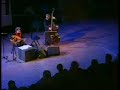 by http://guerrillaradio.iobloggo.com/

marcel khalif� est n� en 1950 � amchit au mont-liban. 

ses �tudes au conservatoire national de beyrouth le consacrent sp�cialiste du luth oriental. il contribue depuis � r�nover l'utilisation de cet instrument. 

de 1970 � 1975 marcel khalif� enseigne dans ce m�me conservatoire et dans d'autres institutions locales. en m�me temps, il donne des concerts de �oud� en soliste au proche-orient, en afrique du nord, en europe et en am�rique du nord. 

emprisonn� dans des techniques tr�s strictes, c'est gr�ce � des musiciens de sa qualit� que les possibilit�s du �oud� se sont de plus en plus d�velopp�es. 

en 1972 il cr�e dans son village natal un groupe qui a pour but de faire revivre l'h�ritage musical et la chorale arabe. les premi�res tourn�es ont lieu au liban. l'ensemble �al mayadine� voit le jour en 1976. enrichi de l'exp�rience du groupe local pr�c�dent, sa notori�t� d�passera les fronti�res du liban. marcel khalif�, accompagn� de son ensemble musical, commence � effectuer de nombreuses tourn�es dans les pays arabes, en afrique, en europe, aux etats-unis, au canada, en am�rique du sud, en australie, au japon et ce jusqu'� nos jours. 

il fut plusieurs fois l'invit� de festivals de renomm�e internationale tels que: baalbeck, beit eddine (liban), carthage, el hammamat (tunisie), timgad (alg�rie), jarash (jordanie), op�ra du caire (egypte) arles (france), krems, linz (autriche), bremen (allemagne), reorient (su�de), pavia (italie), world music festival � san francisco, new york, clevland (usa). il se produit dans des salles prestigieuses dont �la place des arts� � montr�al, �symphony space�, �merkin concert�, �berkly community theatre� � new york, �new england conservatory� � boston, �royal festival hall�, �queen elizabeth hall� � londres, �palais de l'unesco� de beyrouth, �salle de l'unesco�, �mutualit�, �maison des cultures du monde� � paris, �centro dionysia� � rome, �yerba buena� � san francisco, �s�dra teatern� � stokholm. 

depuis 1974 marcel khalif� participe � la composition musicale de spectacles de danse, ce qui donne, � travers un travail d'�change profond, un genre nouveau: le ballet oriental populaire ( caracalla, groupe sarab, rimah, groupe d'art populaire ). 

de m�me, marcel khalif� participe � la composition de musique de film documentaire et long m�trage r�alis�s par maroun baghdadi, oussama mouhamad et d'autres ... 

s'orientant vers des formes purement instrumentales marcel khalif� a compos� r�cemment: 

la symphonie du retour 
chronique concertante intitul�e �l'�l�gie de l'orient� 
concerto al andalus �suite pour oud et orchestre� 
�moudaa'ba� caresse 
diwan al oud 
�jadal� duo oud 
qautuor oud 
l'�coute �al sama� dans les formes classiques arabes 
�takassim� duo oud ? contrebasse
sa musique fut jou�e par plusieurs orchestres notamment l'orchestre symphonique de kiev, l'orchestre du conservatoire de boulogne billancourt, the san francisco chambre orchestra, l'orchestre de la ville de tunis et l'�absolute ensemble� 

depuis 1982 marcel khalif� se penche sur l'�criture des livres musicaux refl�tant davantage son courage et le m�rissement de son exp�rience. 

son combat n'est pas seulement musical; interpr�te et sp�cialiste du luth oriental, il est aussi un compositeur profond�ment attach� aux contenus des textes sur lesquels il s'appuie. en s'associant avec les grands po�tes arabes contemporains, et principalement avec mahmoud darwish, il cherche � renouveler l'id�ologie de la chanson arabe, � en briser les st�r�otypes et � faire �voluer la soci�t� qui l'entoure. 

son recueil de chansons compte vingt albums dont: 

promesses de la temp�te 
ahmad al a'rabi 
les noces 
salamon a'laeiki 
tousbihouna a'la watan 
raqwit a'rab 
al atfal 
al jassad 
durant son parcours marcel khalif� invente et cr�e une musique originale, un univers sonore nouveau, lib�r� de toutes les r�gles pr�-�tablies. ce langage le hisse au rang d'ambassadeur de sa propre culture � l'avant-garde d'une musique orientale en qu�te de novateurs.


by the anti israeli occupation and  for a free palestine site: http://guerrillaradio.iobloggo.com/

dal blog http://guerrillaradio.iobloggo.com/