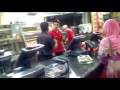 [ハプニング]外国のケンタッキーフライドチキンにて店員がマジギレ。のサムネイル2