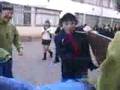 Yayo intentando hacer tira una tabla con la cabeza xd